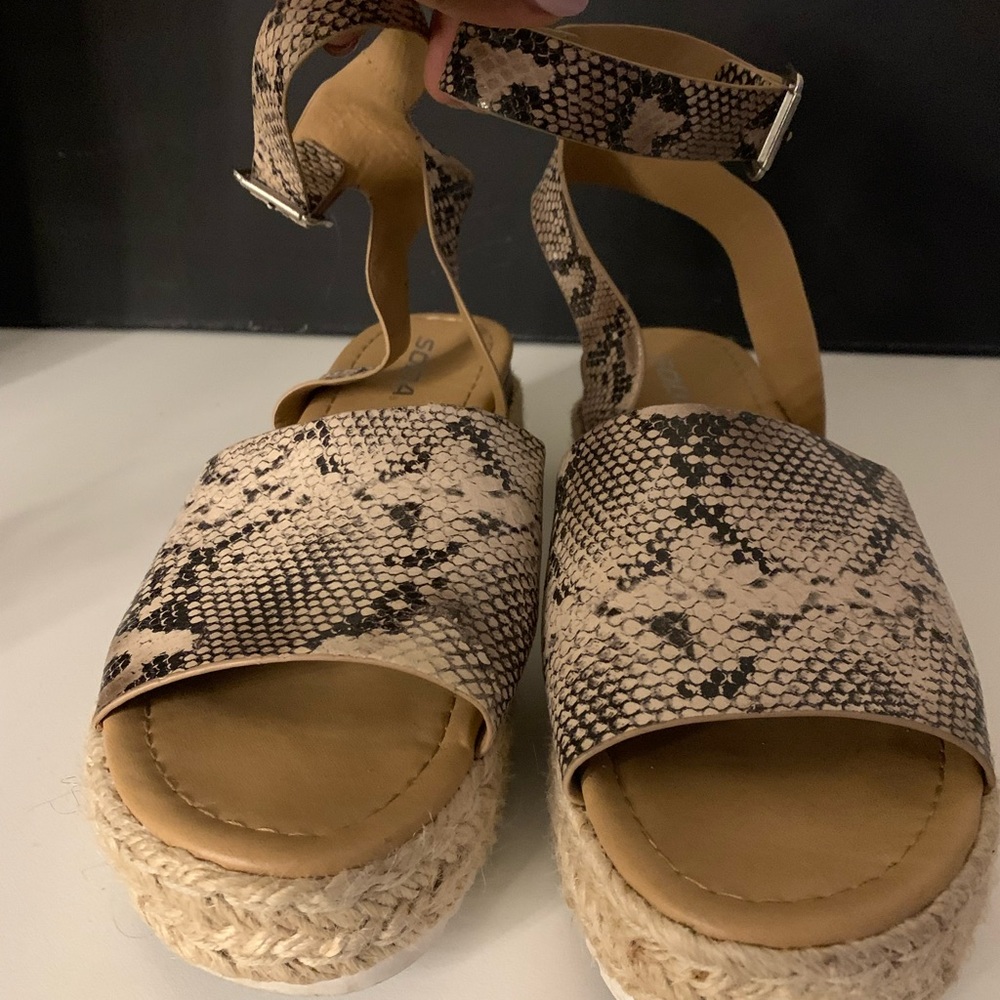 Platform Sandals - Picture 2 of 5